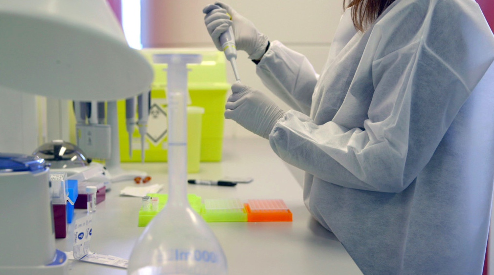 用棉簽采集你嘴里的DNA，根據(jù)它的特征定制一條專屬圍巾