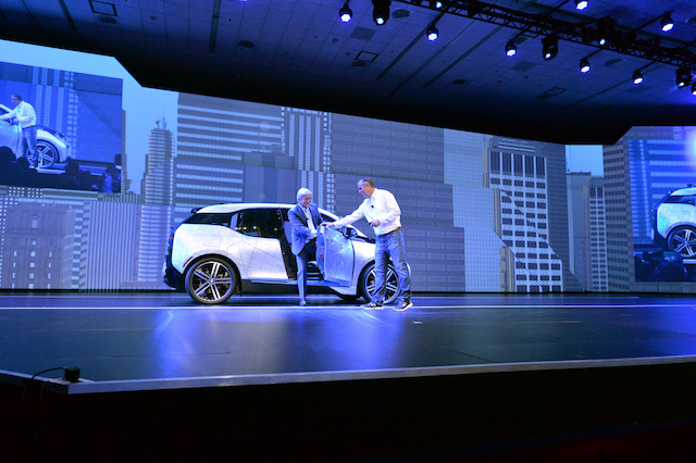 BMW無人駕駛項目負(fù)責(zé)人Elmar_Frickenstein介紹與英特爾展開無人駕駛的合作